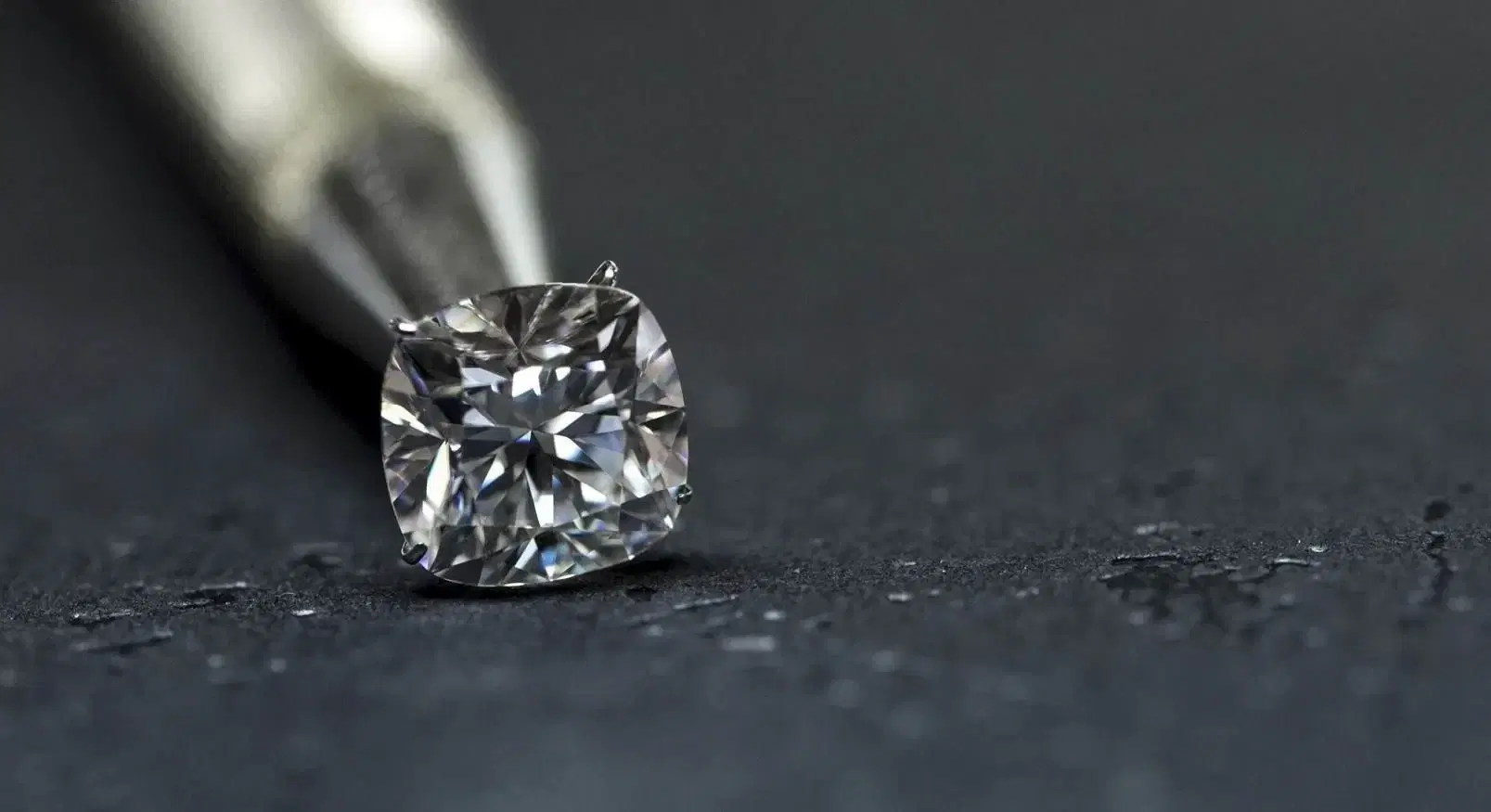 Cushion Cut Diamonds | Ideal Proportions & L/W Ratios Guide