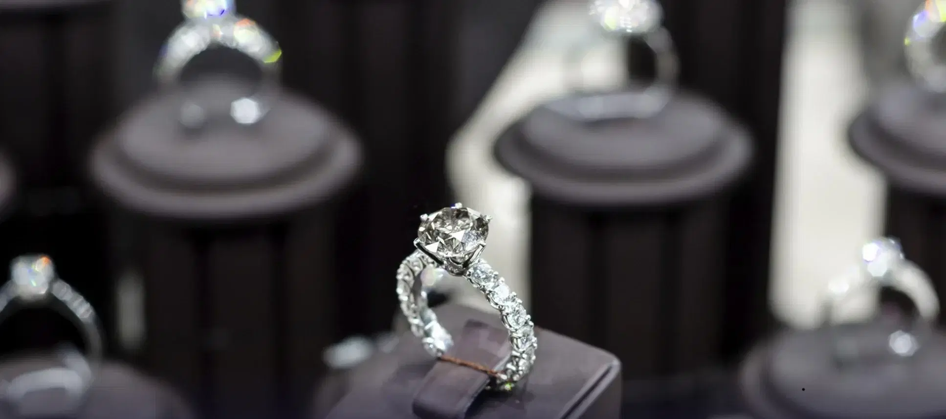 Top-Rated Jewelers for Engagement Rings in 2024